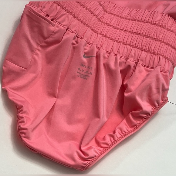 NIke One Women's Dri-FIT Ultra High-Waisted 3" Brief-Lined Shorts Size:XS - Picture 9 of 10